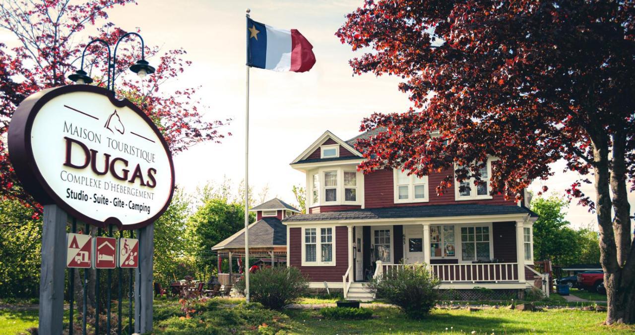 Complexe D'Hebergement La Maison Touristique Dugas Caraquet Ngoại thất bức ảnh