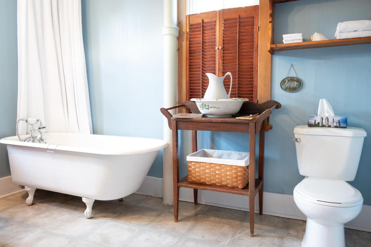 Complexe D'Hebergement La Maison Touristique Dugas Caraquet Ngoại thất bức ảnh