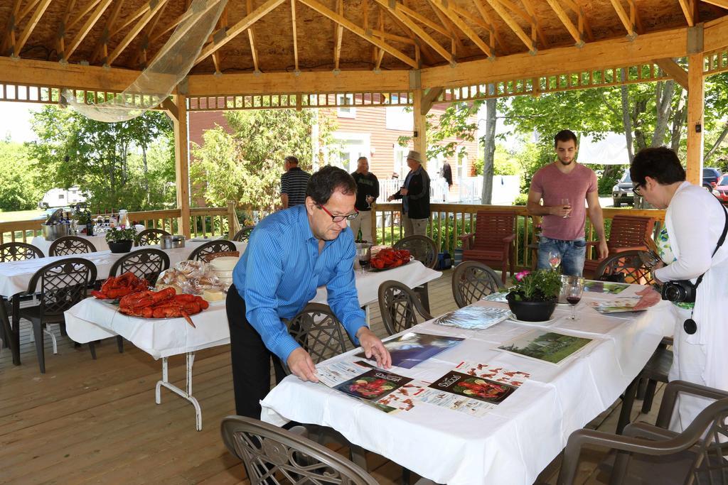 Complexe D'Hebergement La Maison Touristique Dugas Caraquet Ngoại thất bức ảnh